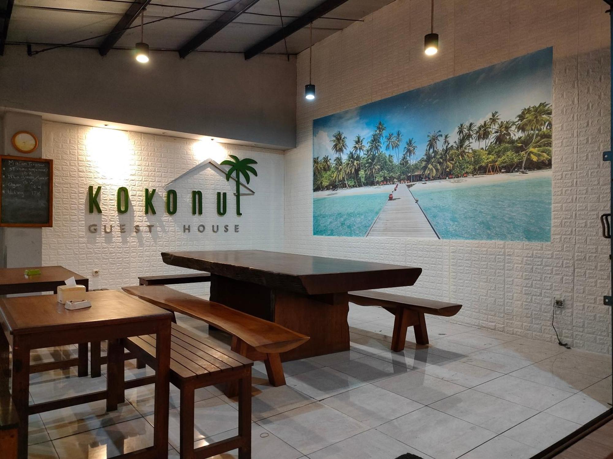 Kokonut Guesthouse Сурабая Екстериор снимка