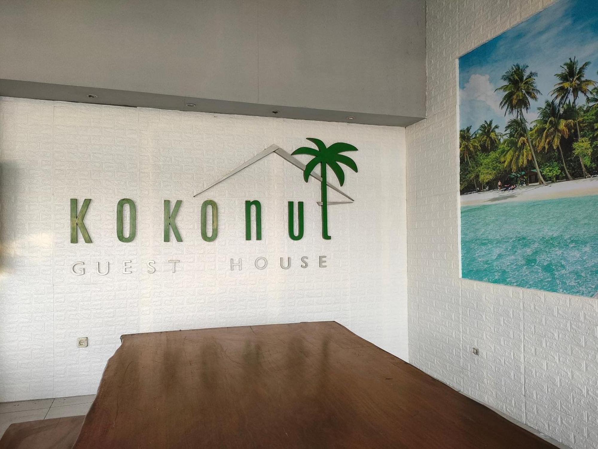 Kokonut Guesthouse Сурабая Екстериор снимка