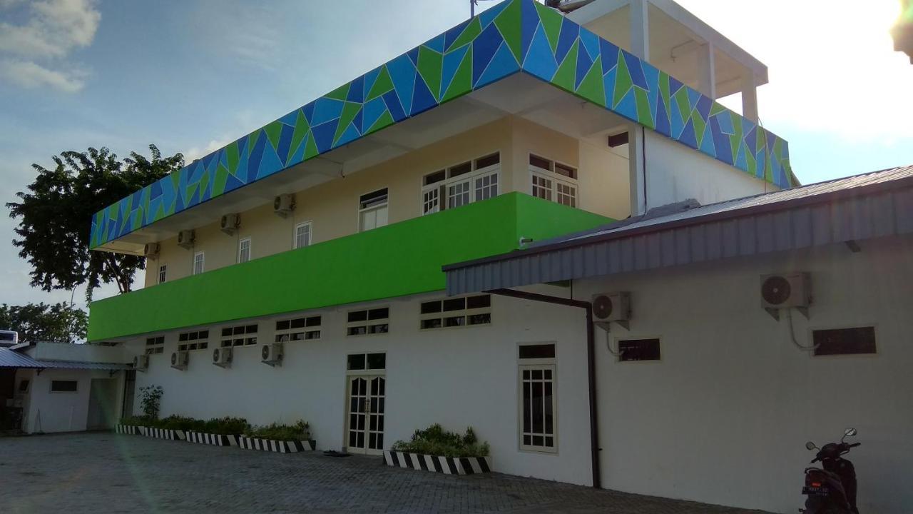 Kokonut Guesthouse Сурабая Екстериор снимка