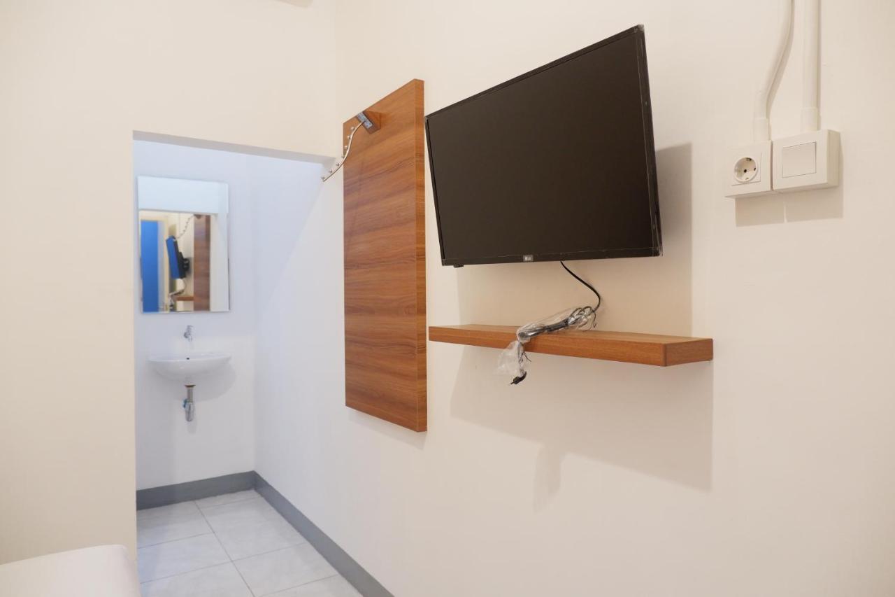 Kokonut Guesthouse Сурабая Екстериор снимка