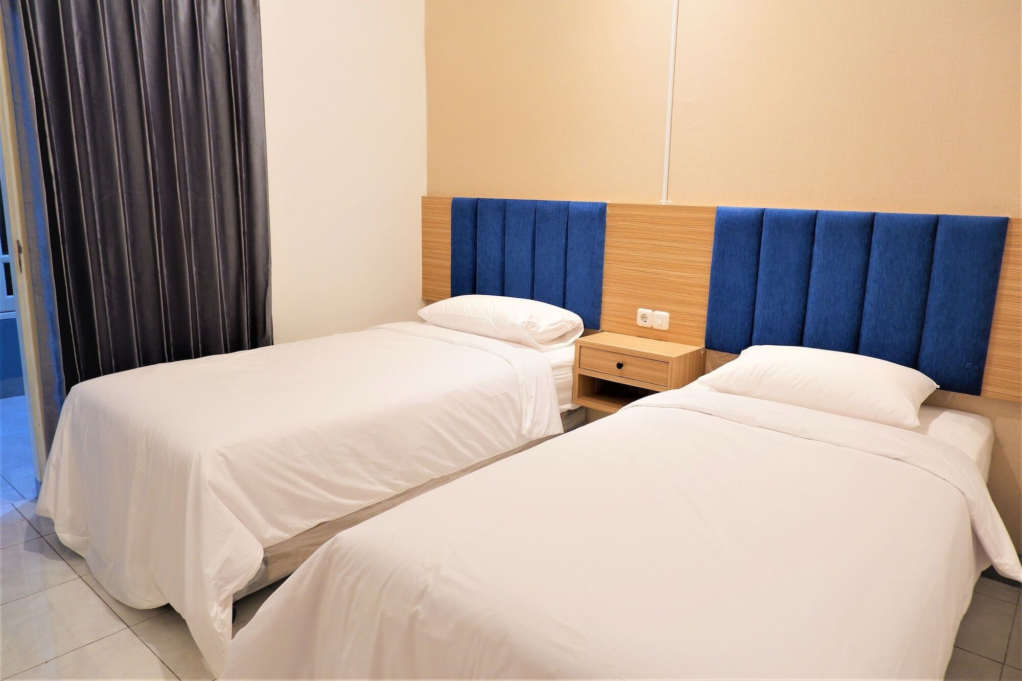 Kokonut Guesthouse Сурабая Екстериор снимка