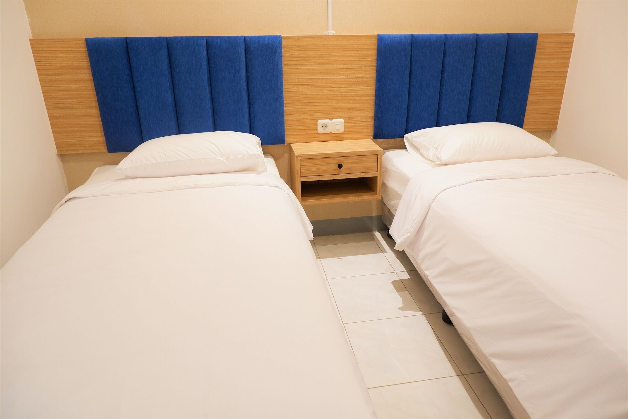 Kokonut Guesthouse Сурабая Екстериор снимка